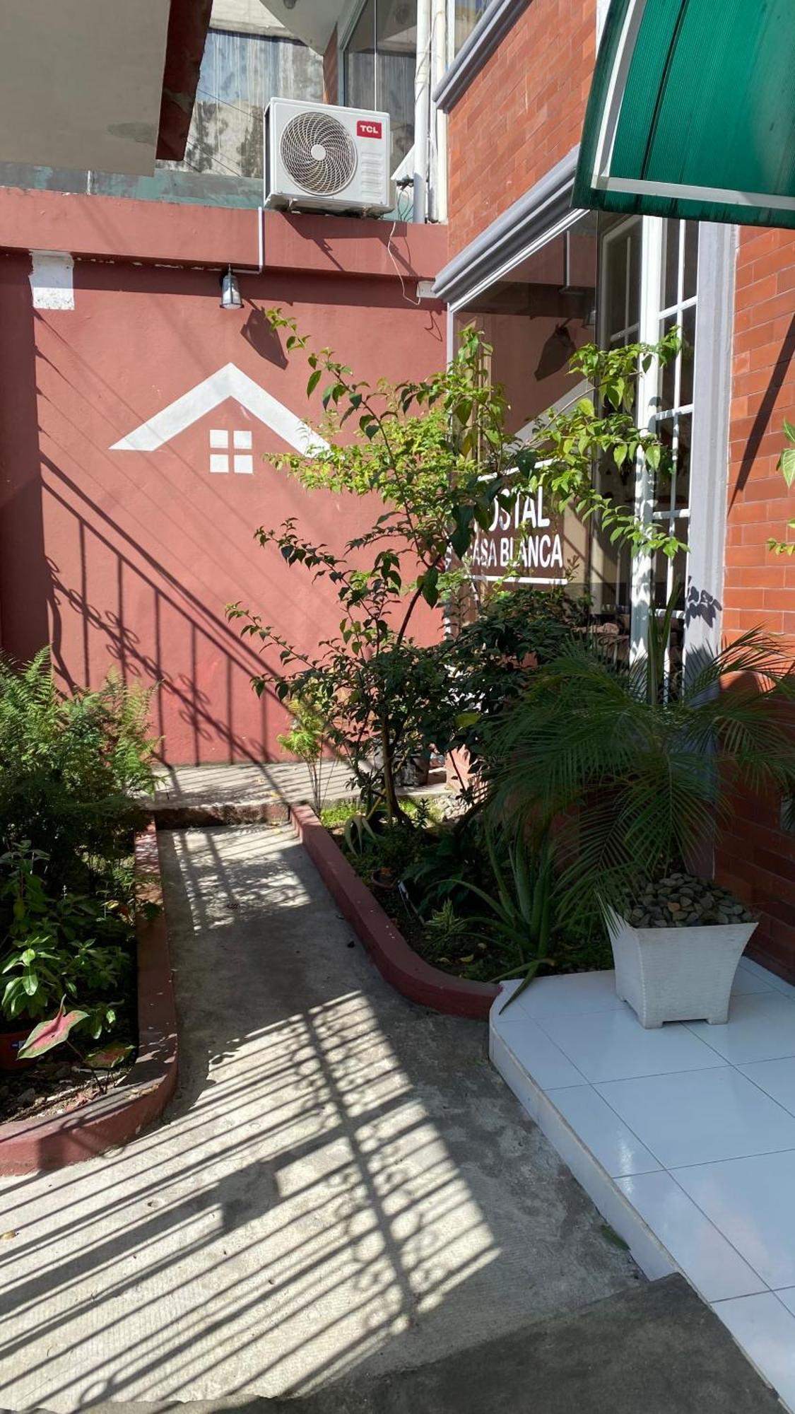 Hostal Casa Blanca Puerto Francisco de Orellana Luaran gambar